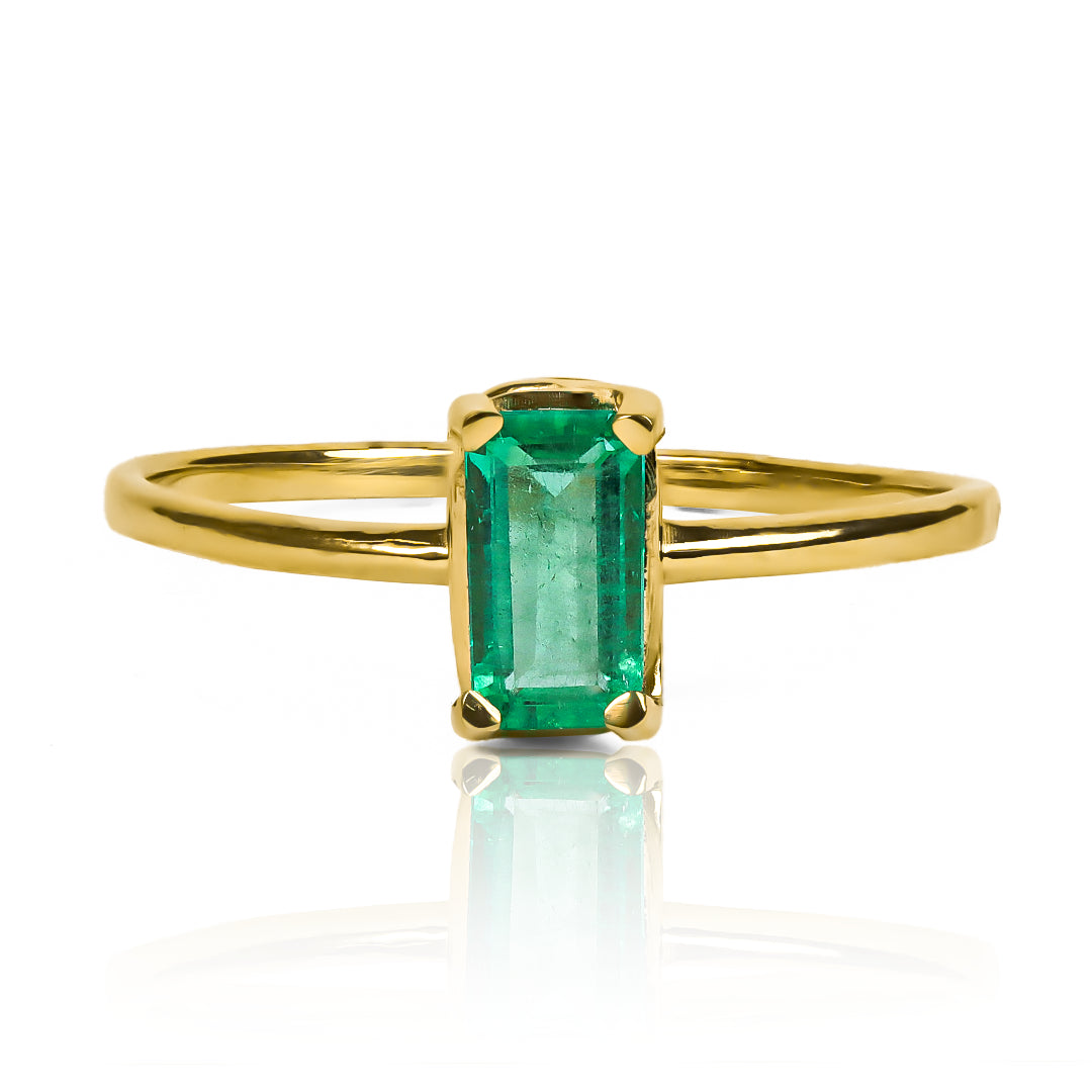 Emerald and diamonds baguettes engagement ring