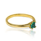 Anillo de compromiso "Bridge Emerald" es una pieza de Joyería Caracas. Elaborado con oro de 18 k, cuenta con un impresionante certificado de calidad y garantía de por vida. 