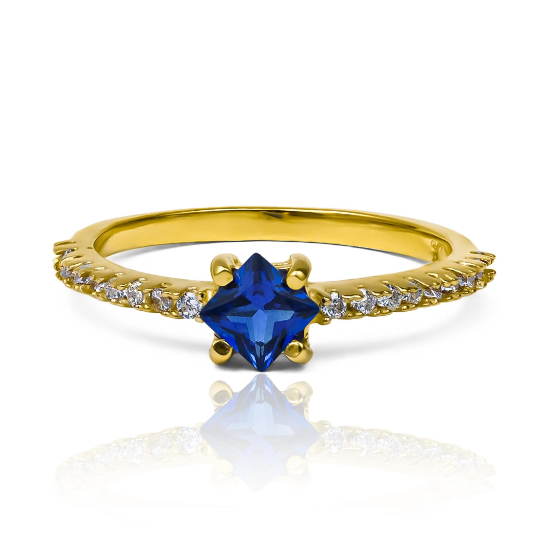 Anillo de compromiso Blue Passion. Confeccionado en oro 18k de alta calidad y certificado de garantía, este anillo de Joyería Caracas es una elección elegante.