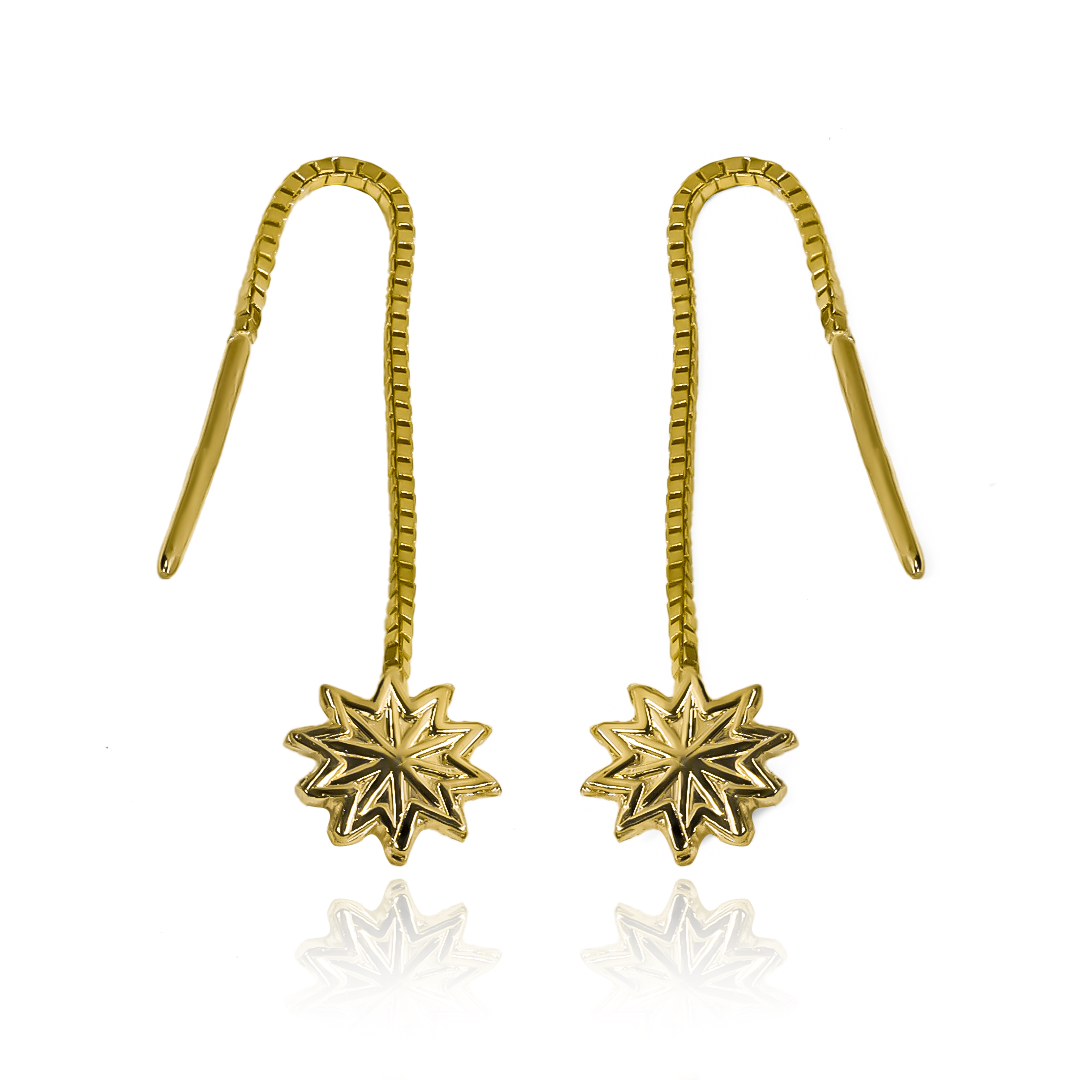 Descubre el brillo, la elegancia y la exclusividad de los Aretes Estrella aguja en oro 18K de Joyería Caracas. Con garantía para toda la vida, estos aretes te acompañarán en cada momento especial de tu vida con su diseño artístico y durabilidad incomparable. Un lujo atemporal que no puedes perderte.