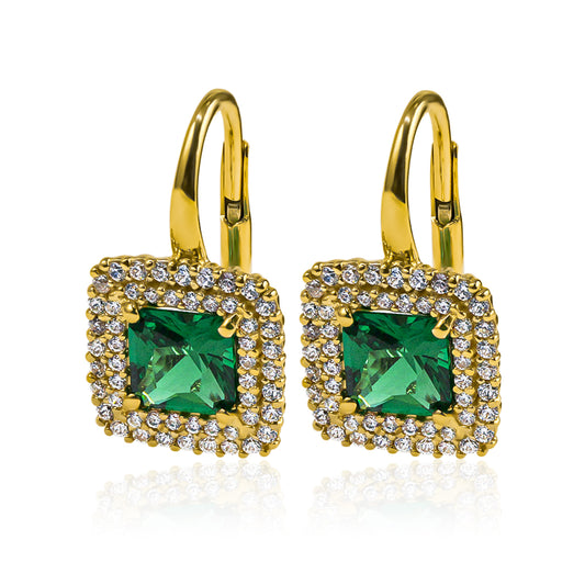 Descubre la elegancia y exclusividad de nuestros aretes Green lady square, elaborados con oro de 18K por Joyería Caracas. Con garantía de por vida, estos aretes son la elección perfecta para la mujer sofisticada y exigente que busca calidad y estilo en sus accesorios.