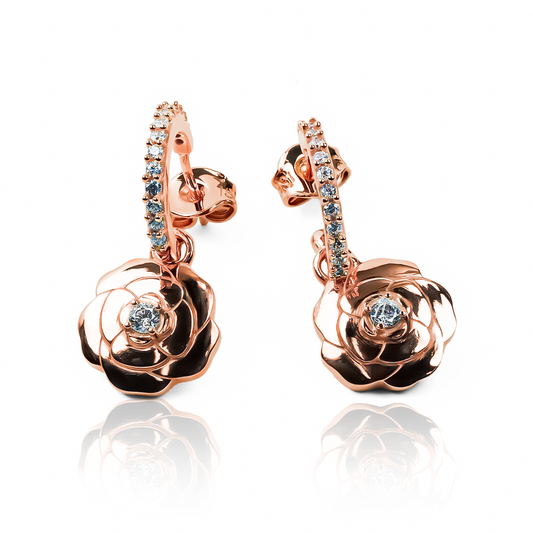 Descubre la magia de la belleza con los Aretes Magical Roses. Hechos de Oro 18K por Joyería Caracas, estos aretes son una garantía para toda la vida de elegancia y sofisticación. Haz de tu estilo una obra de arte con estos aretes exclusivos.