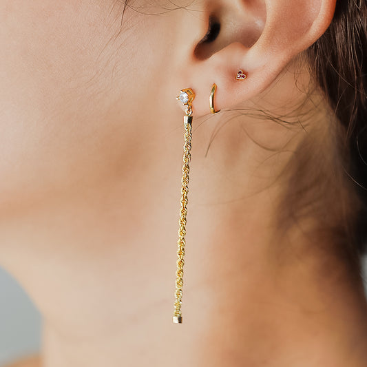 Los Aretes Sin Fin XS - wJC están hechos de Oro 18K y llevan la elegancia y exclusividad de la Joyería Caracas. Con una garantía para toda la vida, estos aretes son la elección perfecta para un estilo de vida lujoso y sofisticado. Llévelos siempre y disfrute del brillo y la belleza eternos.