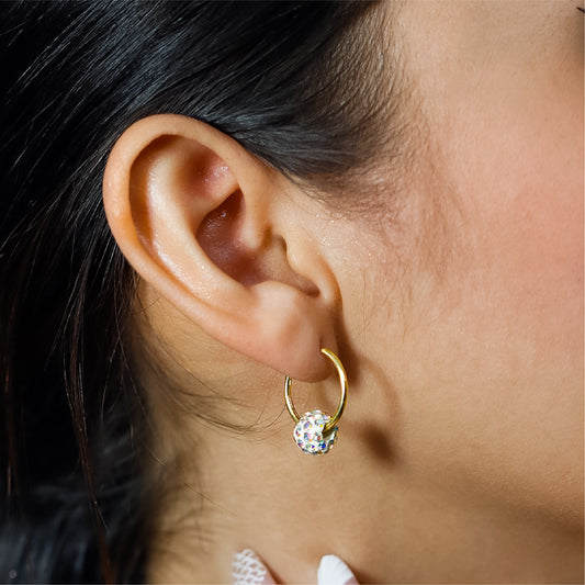 Descubra la elegancia duradera con los Aretes Sin fin XL - wJC en oro 18K de Joyería Caracas. Con una garantía para toda la vida, estos aretes son una inversión en su estilo y su colección de joyas. Experimente la exclusividad y sofisticación con cada uso.