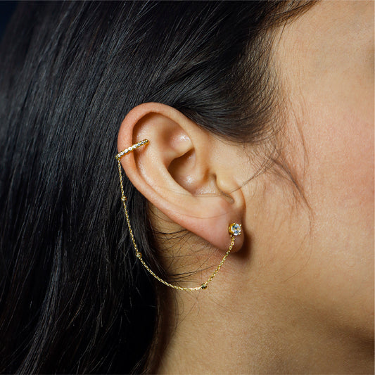 Descubra la elegancia y exclusividad con nuestros Aretes Topo + Earcuff I en Oro 18K. Parte de la exclusiva Joyería Caracas, estos aretes garantizan calidad y sofisticación, con una garantía de por vida. Lleve su estilo al siguiente nivel con estos impresionantes aretes.