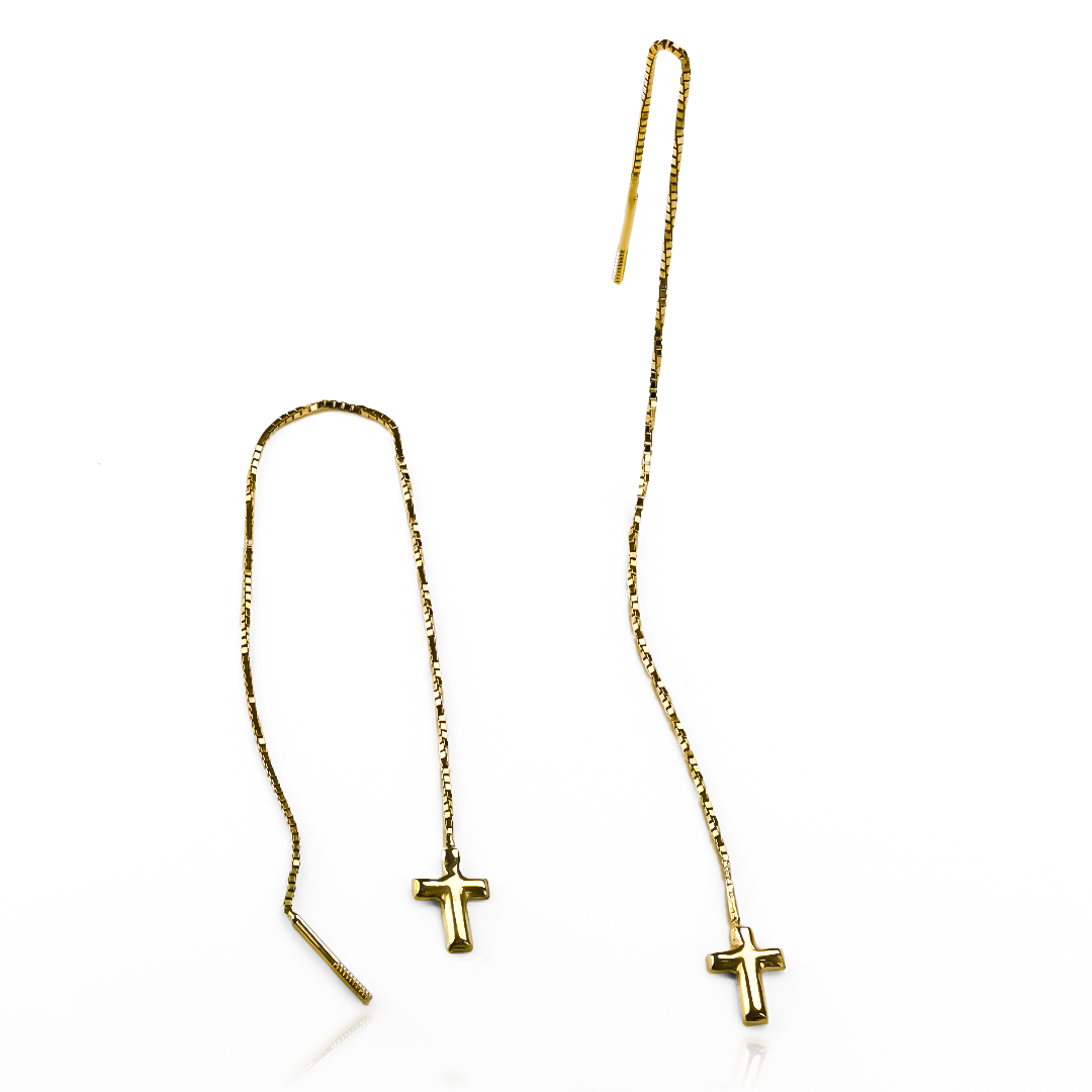 Adorna tus orejas con los elegantes Aretes de Aguja Cruces Veneciana JC en oro 18K, de la prestigiosa Joyería Caracas. Con un toque de exclusividad, estos aretes te aseguran una garantía para toda la vida. Eleva tu estilo y hazlos parte de tus joyas más valiosas.