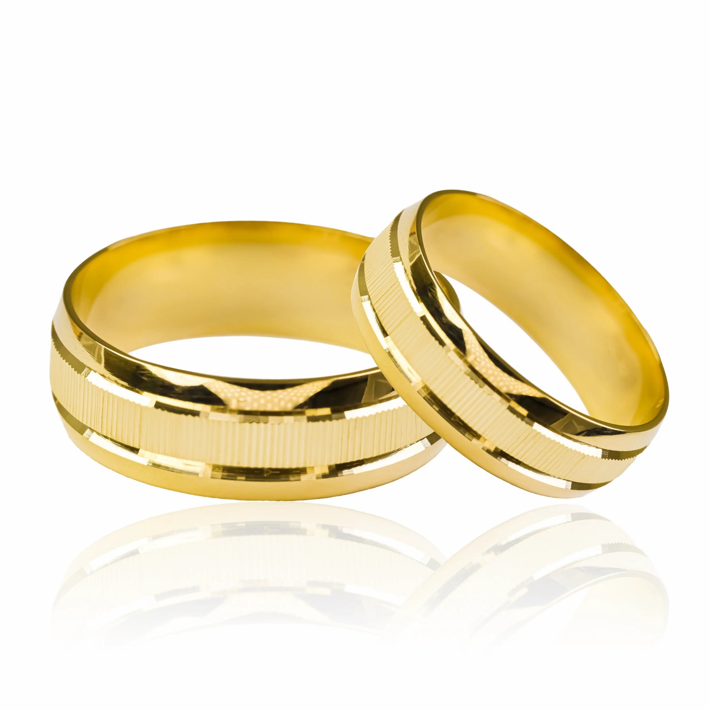 Argollas de matrimonio Striped Love, fabricadas en oro 18k de Joyería Caracas, viene acompañado de un certificado de calidad y garantía de por vida.