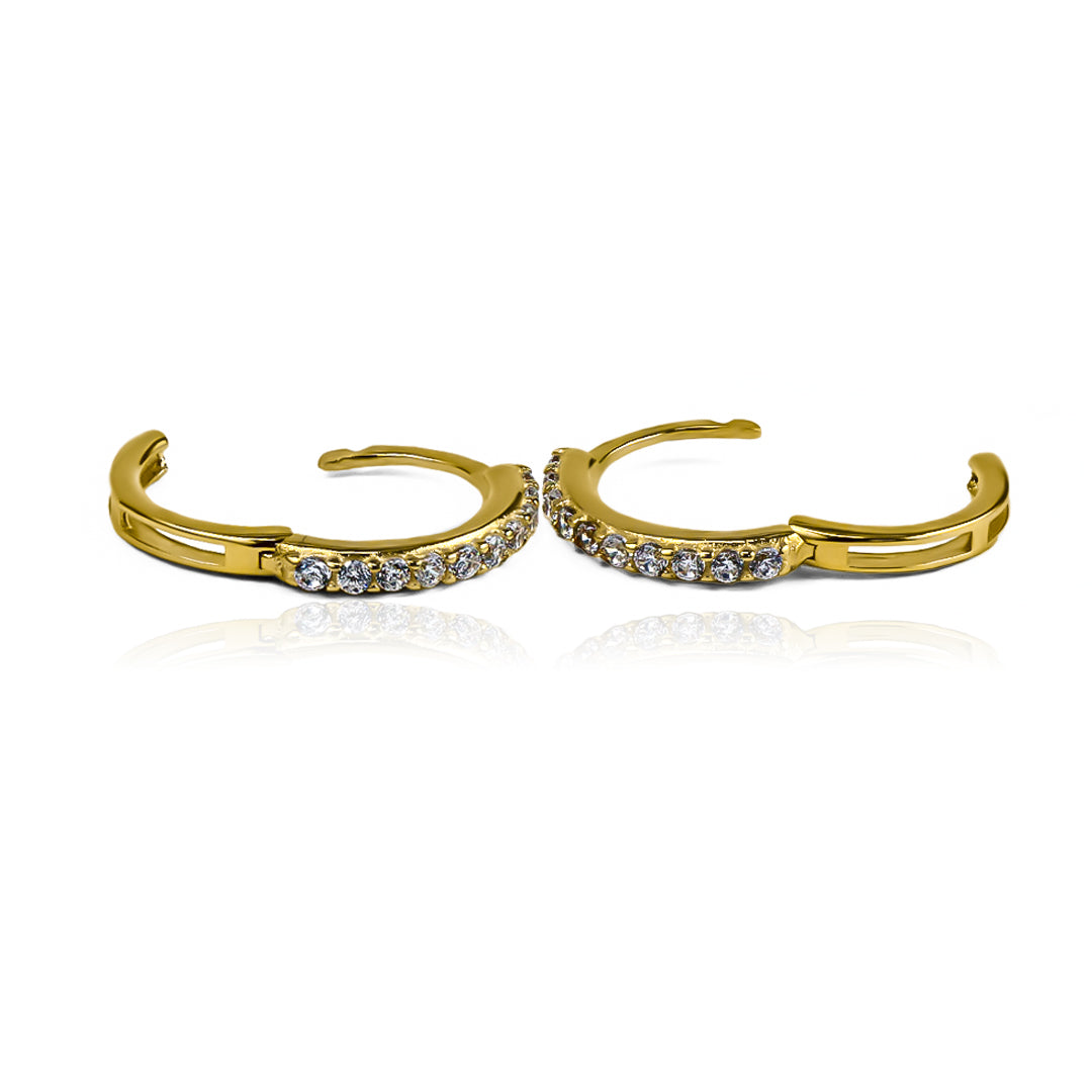 Descubre la elegancia y la exclusividad con las Candongas Huggies Cristal circular L de oro de 18K. Diseñadas por Joyería Caracas, estas candongas te aseguran una vida de estilo y sofisticación. Con garantía para toda la vida, haz una declaración de lujo con cada uso.