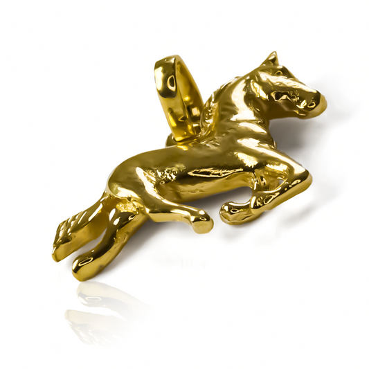 Descubre la elegancia de Dije Caballo S JT, la joyería más exclusiva de Oro 18K de Joyería Caracas. Con garantía para toda la vida, este dije es una verdadera obra de arte, un símbolo de lujo y distinción. Haz una declaración de estilo con Dije Caballo S JT.