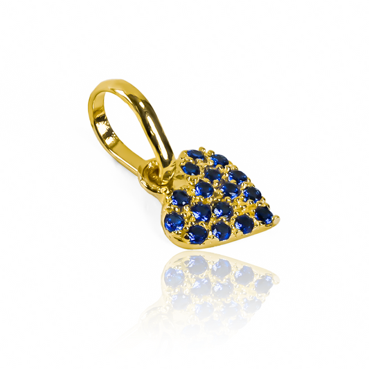 Añade un toque de elegancia y sofisticación a tus outfits con nuestro dije Corazón cristales blue S JT. Hecho de oro 18K y con cristales azules, esta joyería de la reconocida marca Joyería Caracas te ofrece una garantía de por vida. Haz una inversión en lujo y estilo duradero.