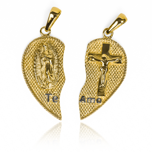 Expresa tu amor eterno con el Dije Corazón dúo - Te Amo, hecho de Oro 18K y diseñado por Joyería Caracas, con garantía para toda la vida. Un símbolo lujoso y exclusivo del amor inquebrantable.