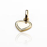 ¡Descubre la elegancia y exclusividad del Dije Corazón liso E JC de Joyería Caracas! Hecho de oro 18K, es el accesorio perfecto para resaltar tu estilo. Con garantía para toda la vida, este dije es una inversión en calidad y sofisticación.