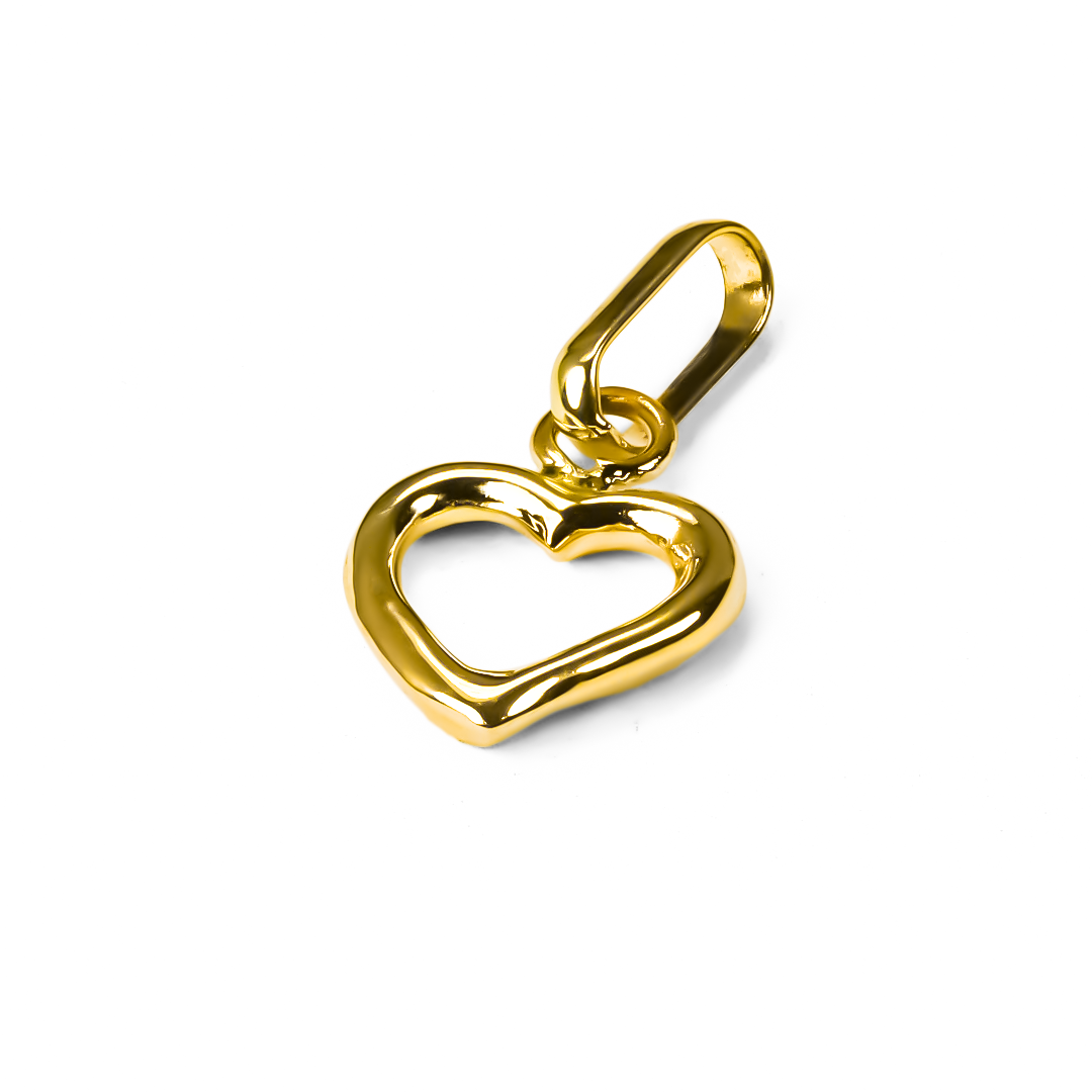 Descubra la elegancia y el lujo del Dije Corazón liso S JT. Bañado en oro de 18K y con la calidad excepcional de Joyería Caracas, este dije es una pieza única. Además, cuenta con garantía de por vida, asegurando su durabilidad y valor para siempre.