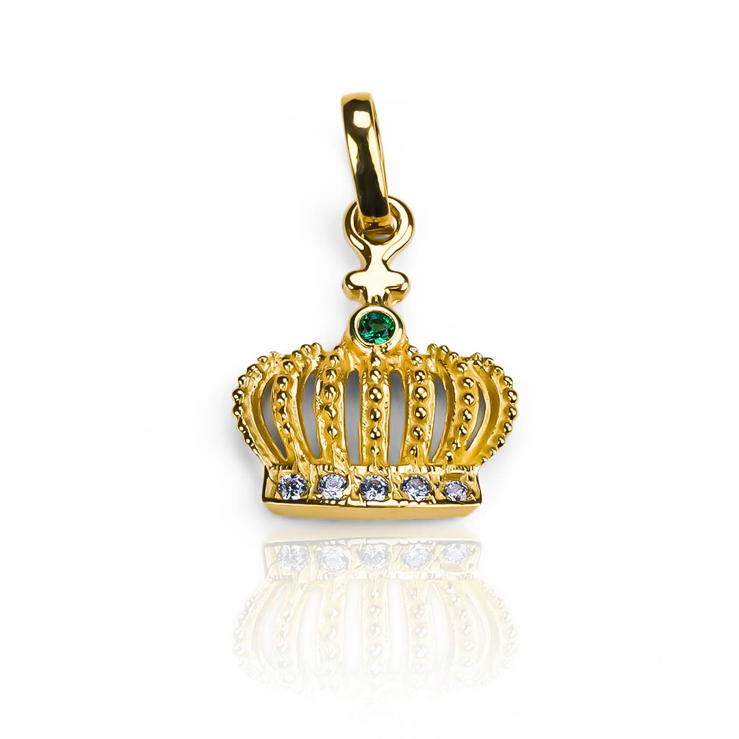 Descubre el lujo y la elegancia con Dije Corona XXL JT. Hecho con Oro 18K y cuidadosamente diseñado por Joyería Caracas, este dije es una pieza exclusiva y sofisticada que te acompañará toda la vida. Disfruta de la garantía de por vida y deleita tus sentidos con su belleza.