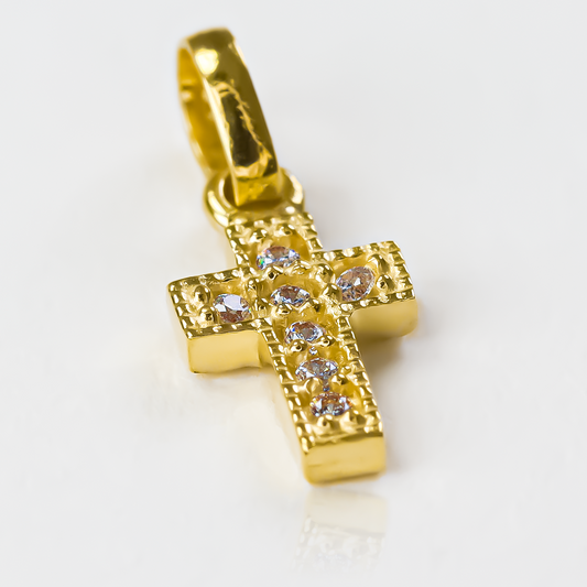 El dije Cruz cristales SS JT es una pieza de joyería exclusiva de Joyería Caracas. Fabricado con oro 18K, esta joya ofrece un toque de elegancia y sofisticación a cualquier outfit. Cuenta con garantía de por vida, asegurando que su belleza y calidad perdurarán para siempre. para los amantes de la joyería premium.