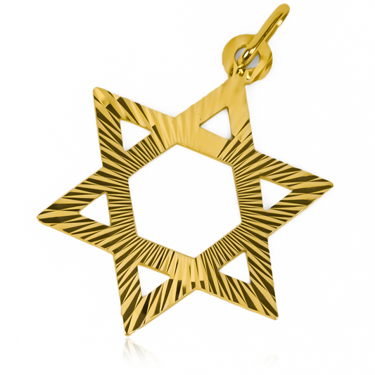 Este dije de Estrella de David XL I es una pieza de joyería verdaderamente excepcional. Hecho de oro 18K y con la garantía de por vida de Joyería Caracas, es una elección elegante y duradera para cualquier ocasión. Es una adición valiosa y sofisticada a cualquier colección de joyas.