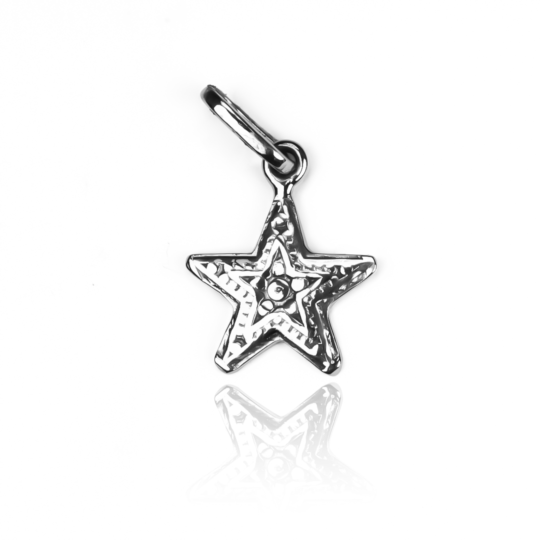 Descubre la elegancia con el Dije Estrella estampada J de oro 18K de Joyería Caracas. Con su diseño exclusivo y garantía para toda la vida, esta pieza es el complemento perfecto para aquellos que buscan lo mejor en joyería de lujo. Haz una statement con esta estrella que brilla con estilo y sofisticación.