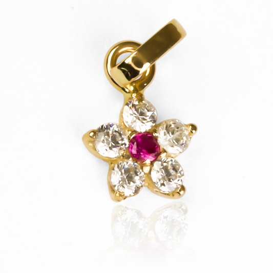 Enriquezca su colección de joyas con nuestro dije Flor cristal red S JT. Con su elegante diseño de oro 18K, este dije es una verdadera obra de arte de Joyería Caracas. Además, ¡nuestra garantía de por vida asegura la calidad y durabilidad de esta pieza exclusiva!