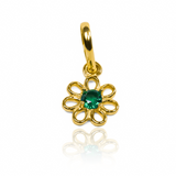 Transforma tu look con los dijes Flor pétalos calados green JT. Hechos de oro 18K y diseñados por Joyería Caracas, estos dijes le darán un toque de elegancia y exclusividad a tus outfits. Con garantía para toda la vida, serán una adición duradera a tu colección.