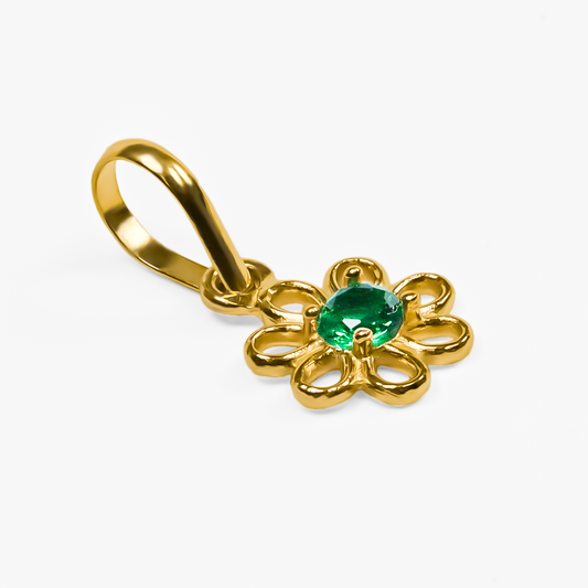 Transforma tu look con los dijes Flor pétalos calados green JT. Hechos de oro 18K y diseñados por Joyería Caracas, estos dijes le darán un toque de elegancia y exclusividad a tus outfits. Con garantía para toda la vida, serán una adición duradera a tu colección.