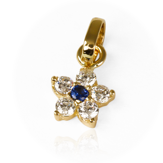 Deslumbra con la elegancia y sofisticación del dije Flor cristal blue JT SM. Fabricado en Oro 18K y con la garantía de Joyería Caracas, este dije es una verdadera obra de arte. Su belleza y calidad lo convierten en una pieza única que perdurará toda la vida.