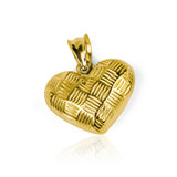 Disfruta de la elegancia y el lujo con el Dije Golden heart I de Oro 18K de Joyería Caracas. Este hermoso dije es el complemento perfecto para cualquier atuendo, y con nuestra garantía para toda la vida, podrás lucirlo con estilo y confianza por siempre.