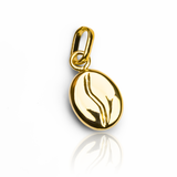 Elegante y exclusivo dije de grano de café en oro 18K de la reconocida joyería Caracas. Garantía de por vida para una joya de calidad premium. Eleva tu estilo con este símbolo de lujo y sofisticación. Perfecto para cualquier ocasión.