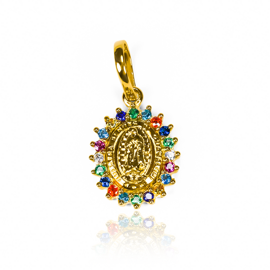 Disfrute de la elegancia y el lujo con nuestro Dije Guadalupe Multicolor M JT. Confeccionado en Oro 18K, esta joya de Joyería Caracas lleva consigo una garantía de por vida. Añada un toque de sofisticación a su estilo con este exclusivo dije.