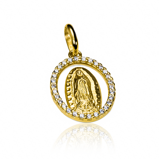 Déjate cautivar por la elegancia y exclusividad del Dije Guadalupe marco cristales I. Confeccionado en oro 18K por Joyería Caracas, este dije no solo es una obra de arte, sino también una garantía para toda la vida. Haz que tu estilo brille con este accesorio de lujo.