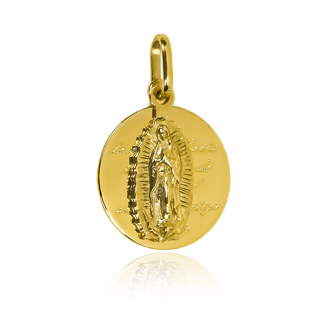 Vive en el lujo con Dije Guadalupe pray JC, con un hermoso acabado en oro 18K. Hecho por Joyería Caracas y con garantía de por vida, este dije es una pieza exclusiva que te acompañará para siempre.