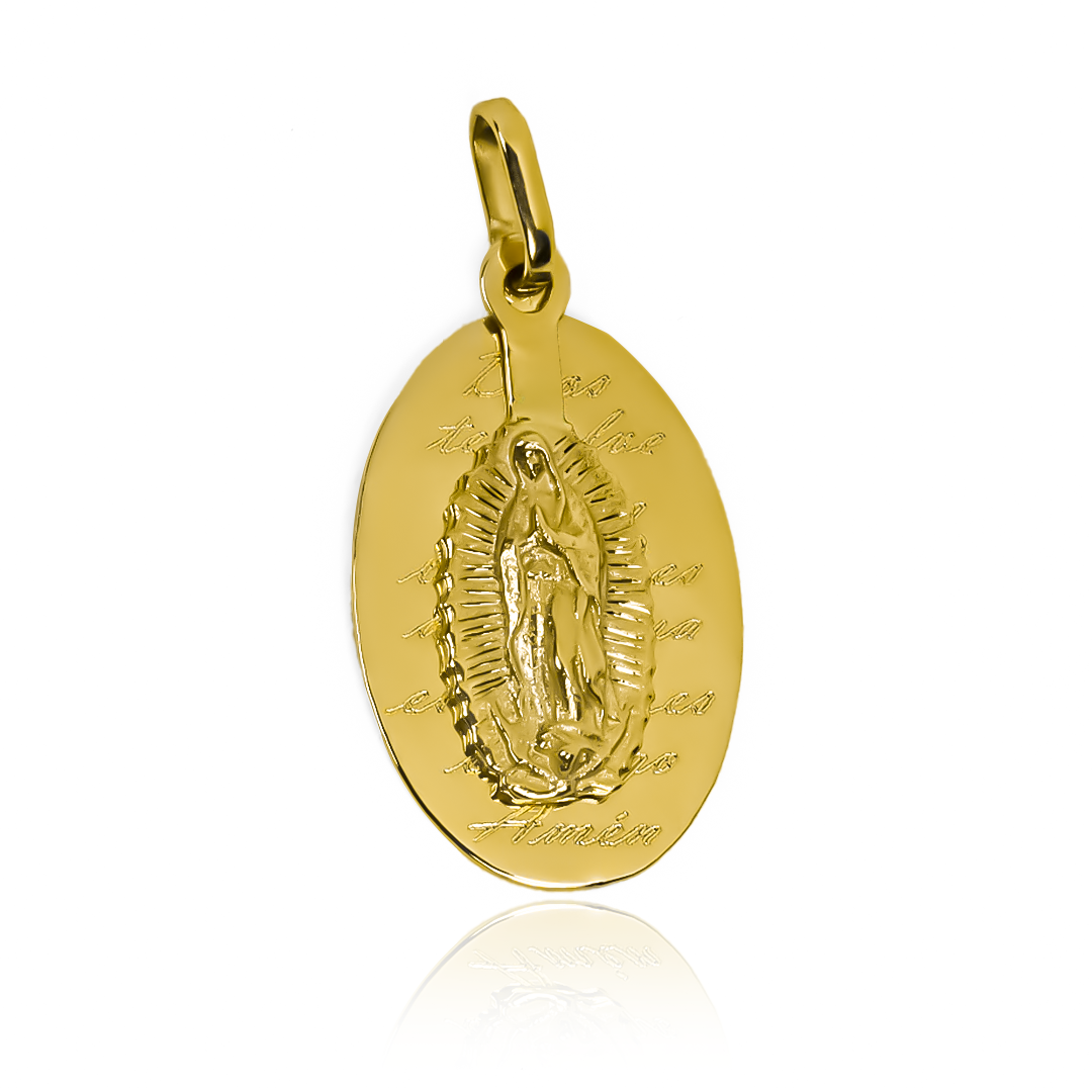 Transforme sus día con el elegante Dije Guadalupe pray oval JC en Oro 18K. Hecho por Joyería Caracas, esta pieza única seguramente será el centro de atención. Con una garantía de por vida, es una inversión en estilo y calidad.