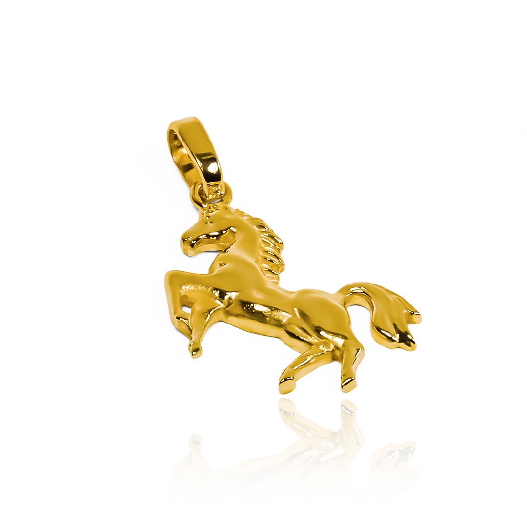 Déjate seducir por la elegancia y exclusividad de nuestro Dije Horse JC. Confeccionado en Oro 18K por la reconocida Joyería Caracas, esta pieza es sinónimo de lujo y sofisticación. Además, cuenta con garantía para toda la vida, asegurando su calidad y durabilidad. Haz una declaración de estilo con este impresionante dije.