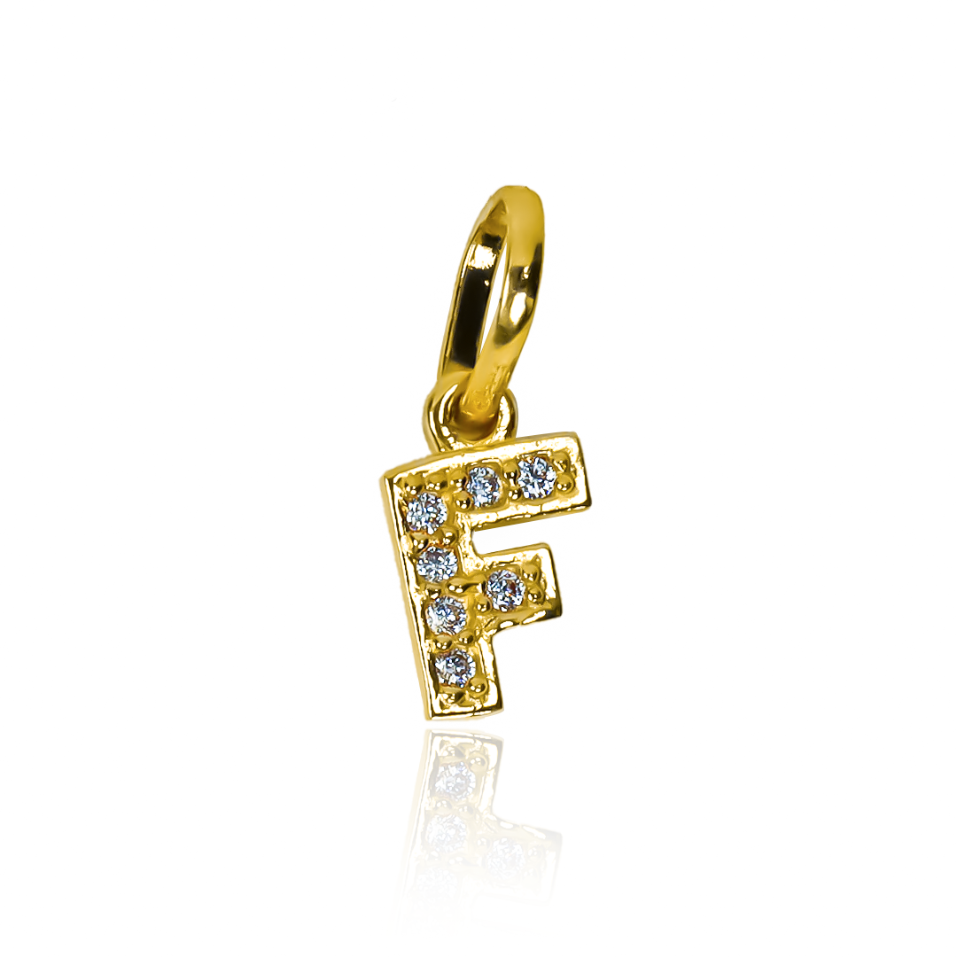 Este dije de Letra F cuenta con cristales y está bañado en oro 18K. De la reconocida Joyería Caracas, cuenta con una garantía de por vida para asegurar su calidad y durabilidad. Completa tu estilo con este lujoso y elegante accesorio.