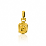 Descubra la elegancia y exclusividad del Dije Letra F square JC. Hecho de Oro 18K, esta joya de la reconocida Joyería Caracas es una verdadera obra de arte. Garantía para toda la vida, asegura su calidad y durabilidad. El regalo perfecto para alguien especial.