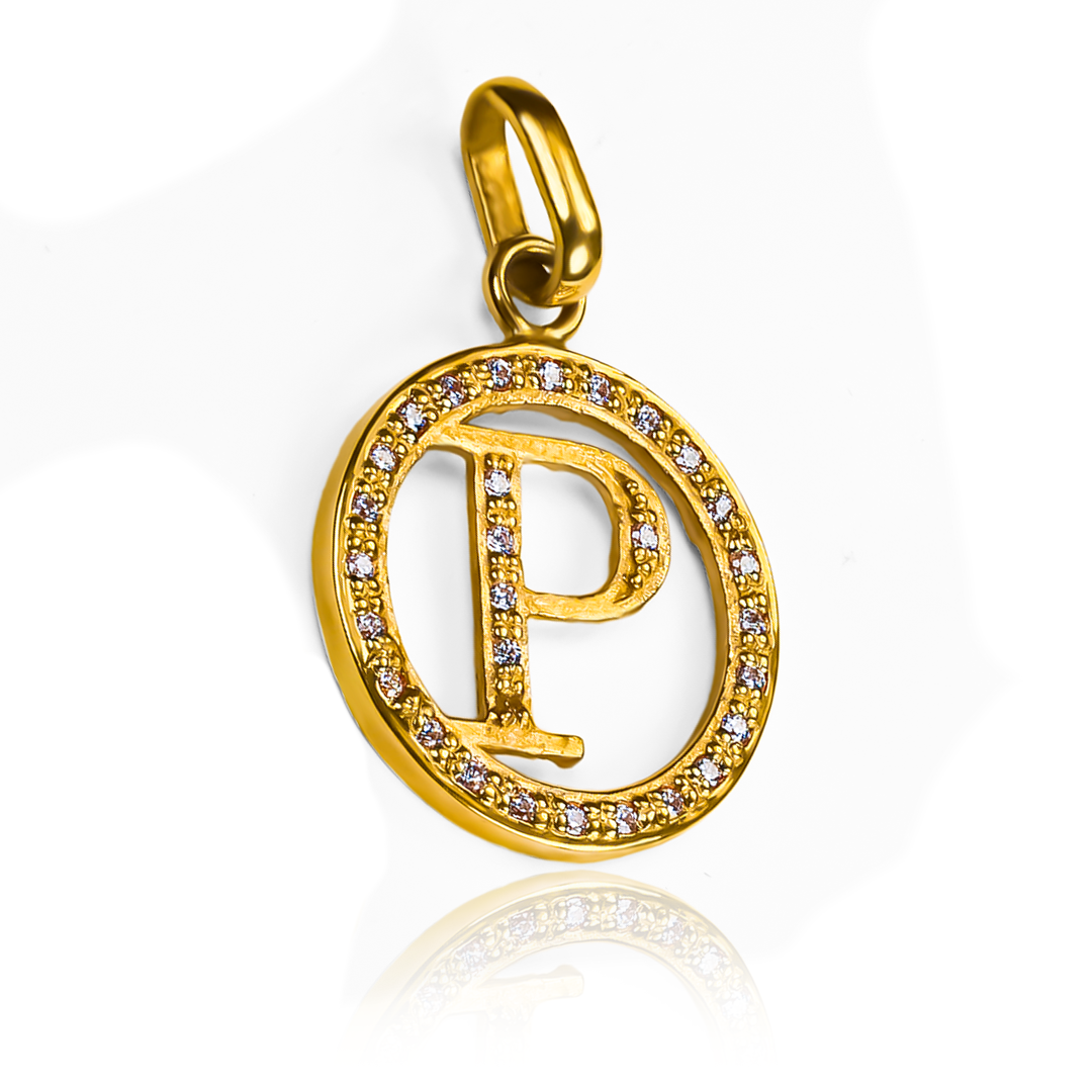 Sorprende con estilo y elegancia con nuestro Dije Letra P party cristal JC. Elaborado en oro 18K y diseñado por Joyería Caracas, este dije de cristal es la pieza perfecta para completar cualquier atuendo de fiesta. Además, cuenta con garantía de por vida para una joya de máxima calidad.