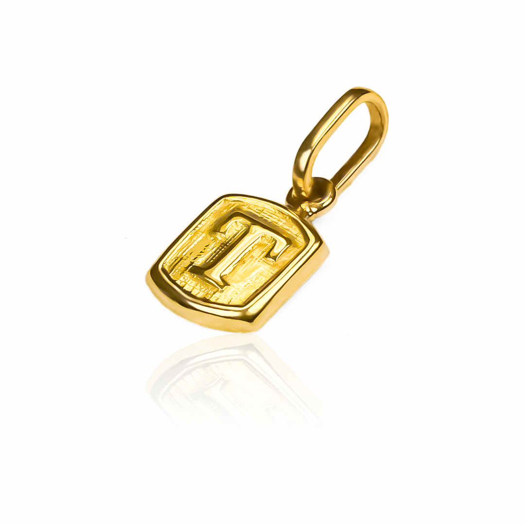 Déjate llevar por la elegancia y sofisticación del Dije Letra T square JC. Confeccionado en oro 18K y elaborado por Joyería Caracas, este dije cuenta con una garantía para toda la vida. Una joya que simboliza lujo y exclusividad, perfecta para complementar tu estilo.