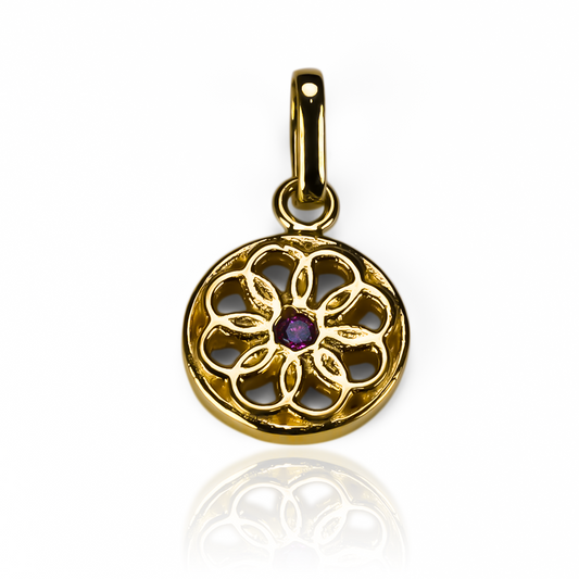 Descubra la elegancia exclusiva de nuestro Dije Mandala calada red, hecho con Oro 18K y elaborado por Joyería Caracas. Con garantía para toda la vida, este dije no solo es una pieza hermosa, sino también un símbolo de calidad y durabilidad. Disfrute del lujo en su máxima expresión.