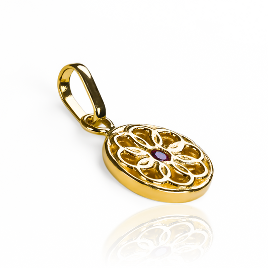 Descubra la elegancia exclusiva de nuestro Dije Mandala calada red, hecho con Oro 18K y elaborado por Joyería Caracas. Con garantía para toda la vida, este dije no solo es una pieza hermosa, sino también un símbolo de calidad y durabilidad. Disfrute del lujo en su máxima expresión.