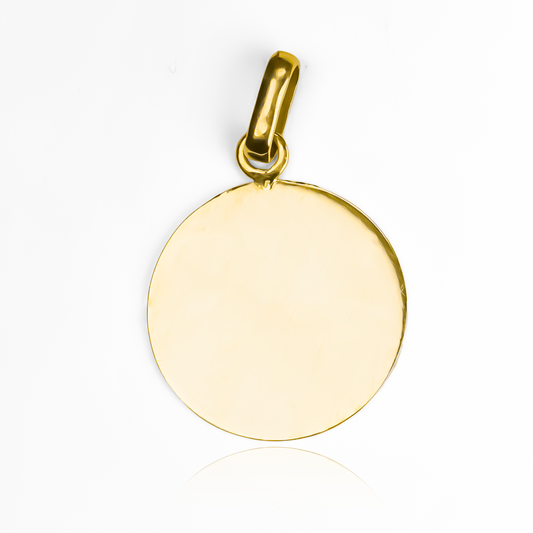 Presentamos el Dije Placa Redonda personalizable M de oro 18K, una delicada joya de Joyería Caracas con garantía de por vida. Refleja tu estilo exclusivo con esta pieza única y elegante que será un tesoro para toda la vida.