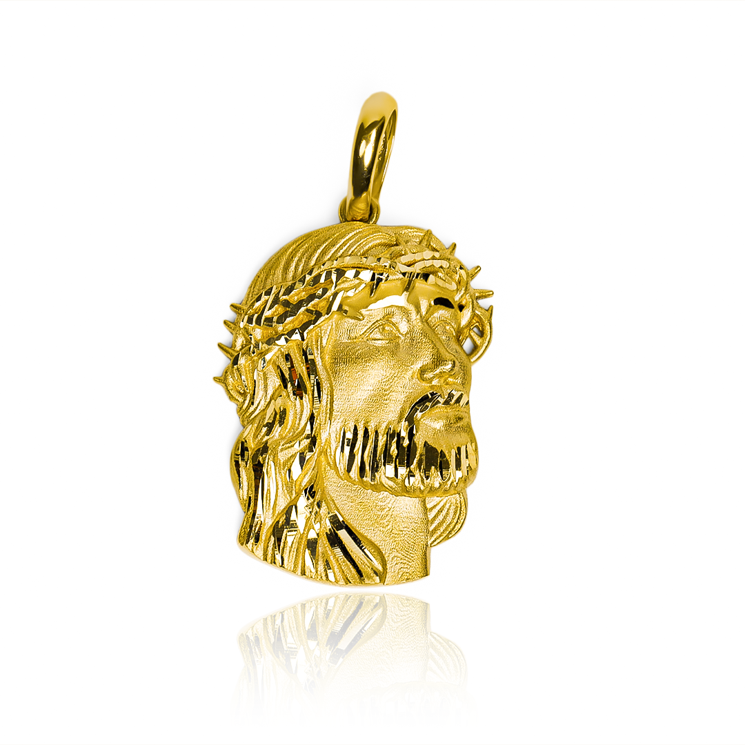 Descubre la exclusividad y el lujo de llevar contigo el Dije Rostro L I. Hecho de Oro 18K por los maestros joyeros de Caracas, esta pieza es una verdadera obra de arte. Con garantía de por vida, este dije no solo es un accesorio, es una inversión para toda la vida.