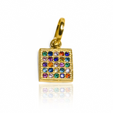 Descubre la elegancia atemporal con el Dije Square multicolor JT de Joyería Caracas. Confeccionado en Oro 18K y con garantía para toda la vida, esta joya es una inversión en belleza y calidad. Expresa tu estilo exclusivo con este dije de lujo que perdurará por siempre.