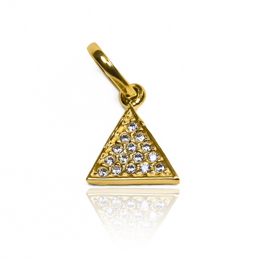 Los dijes Triangle Cristales JT, elaborados con oro de 18K y provenientes de la joyería Caracas, son una verdadera obra de arte. Además de su belleza, cuentan con la garantía de por vida, asegurando así su calidad y durabilidad. Una joya de lujo para toda la vida.