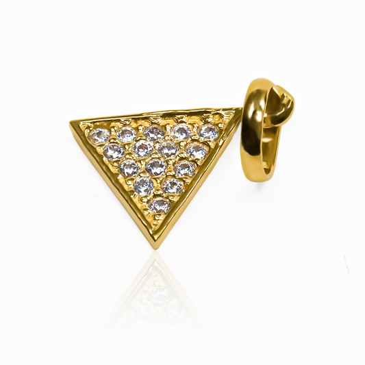 Los dijes Triangle Cristales JT, elaborados con oro de 18K y provenientes de la joyería Caracas, son una verdadera obra de arte. Además de su belleza, cuentan con la garantía de por vida, asegurando así su calidad y durabilidad. Una joya de lujo para toda la vida.