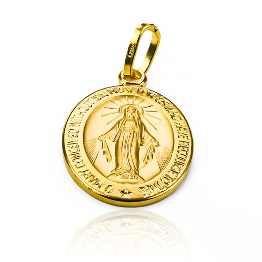 Descubre la elegancia y el lujo de nuestro Dije Virgen Milagrosa XL I, elaborado en oro 18K por la prestigiosa Joyería Caracas. Con garantía para toda la vida, lleva contigo la confianza y protección de la Virgen Milagrosa en un diseño exclusivo y sofisticado.