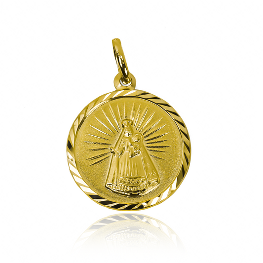 Dije Virgen de la Caridad I es un tesoro de oro 18K de la exclusiva Joyería Caracas. Con garantía para toda la vida.