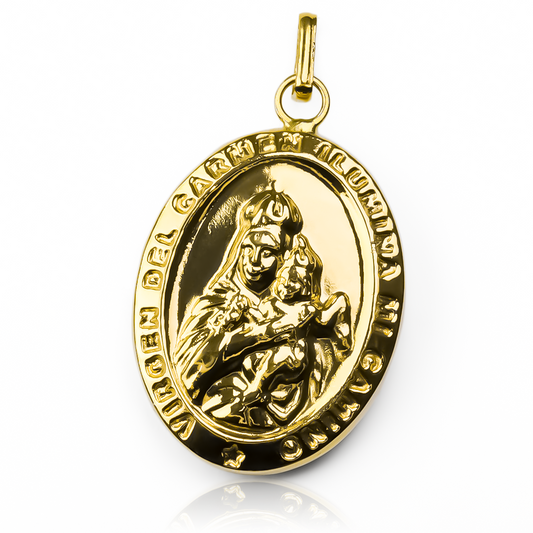 El Dije Virgen del Carmen XL JT es un elegante y exclusivo accesorio de oro 18K de Joyería Caracas. Con su exquisito diseño y garantía de por vida, este dije es perfecto para aquellos que valoran la calidad y la belleza atemporal en sus joyas. ¡Celebre su devoción con estilo y distinción!