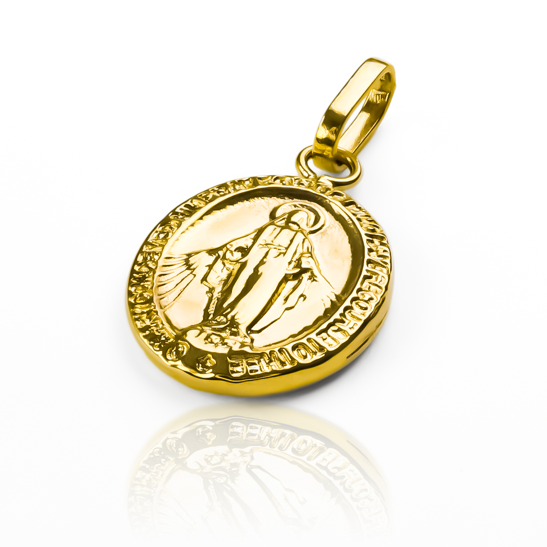 La pieza más preciosa de Joyería Caracas, el Dije Virgen milagrosa XL JT, es un verdadero tesoro en oro 18K. Con la promesa de garantía para toda la vida, será una adición elegante y perdurable a tu colección. Confía en su poder para traerte fortuna y protección divina.