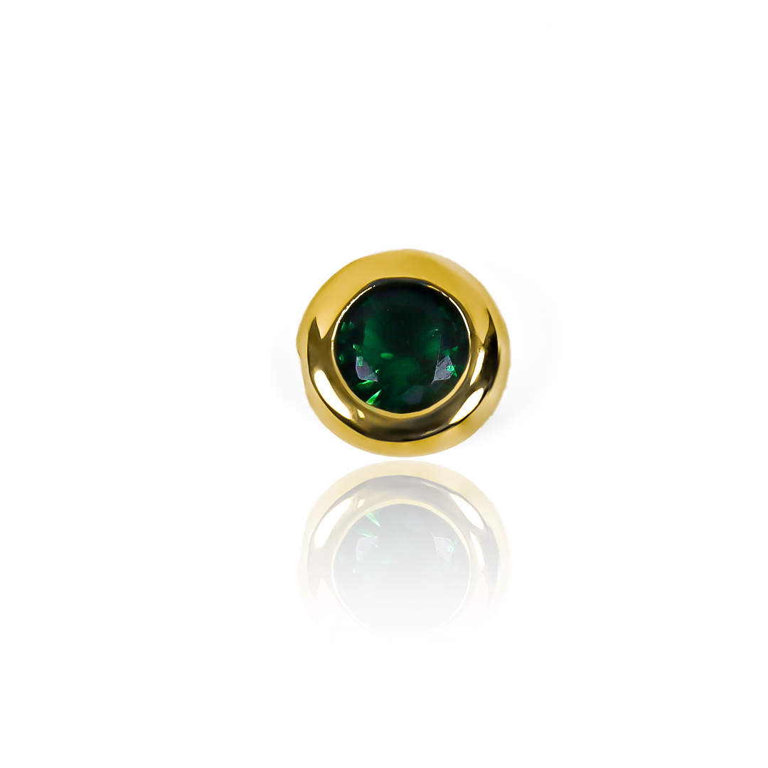 Descubre la elegancia y sofisticación del Dije dona pasante #3.5 Green con detalles de Oro 18K. Hecho a mano por expertos en Joyería Caracas, este dije no solo es una hermosa pieza, sino también una inversión con garantía para toda la vida.