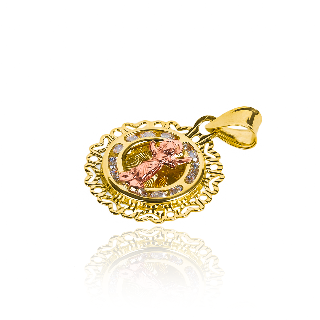 Edición limitada Divino Niño cristal + oro rosa I de Joyería Caracas. Confeccionado en oro 18K, este exclusivo colgante esculpido en la forma del Niño Jesús es una joya que durará toda la vida. Dale un toque celestial a tu estilo con esta joya lujosa y sofisticada. Garantía de por vida incluida.