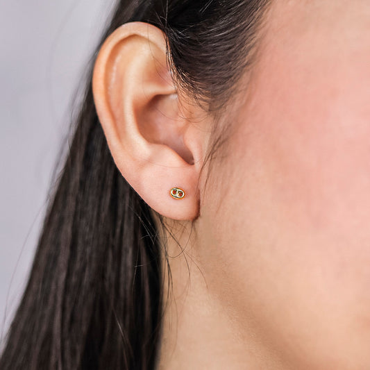 Oreja con topito calabrote en oro amarillo de 18k, hecho en Joyería Caracas.